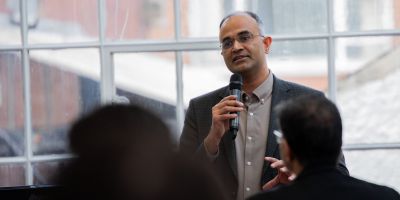 Professor Muhammad Tausif at the fragmented fibres symposium