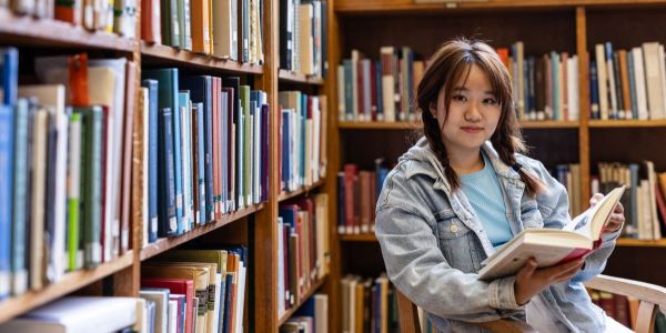 Ahc student in library testimonials resized