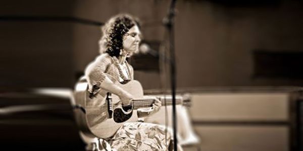 Elena piras performance.